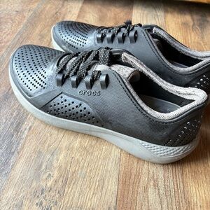 CROCS Men's literide pacer size 9